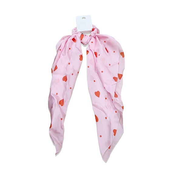 FOREVER 21 HEART PRINT BOW SCRUNCHIE - BRAND NEW WITH TAGS - Picture 1 of 3